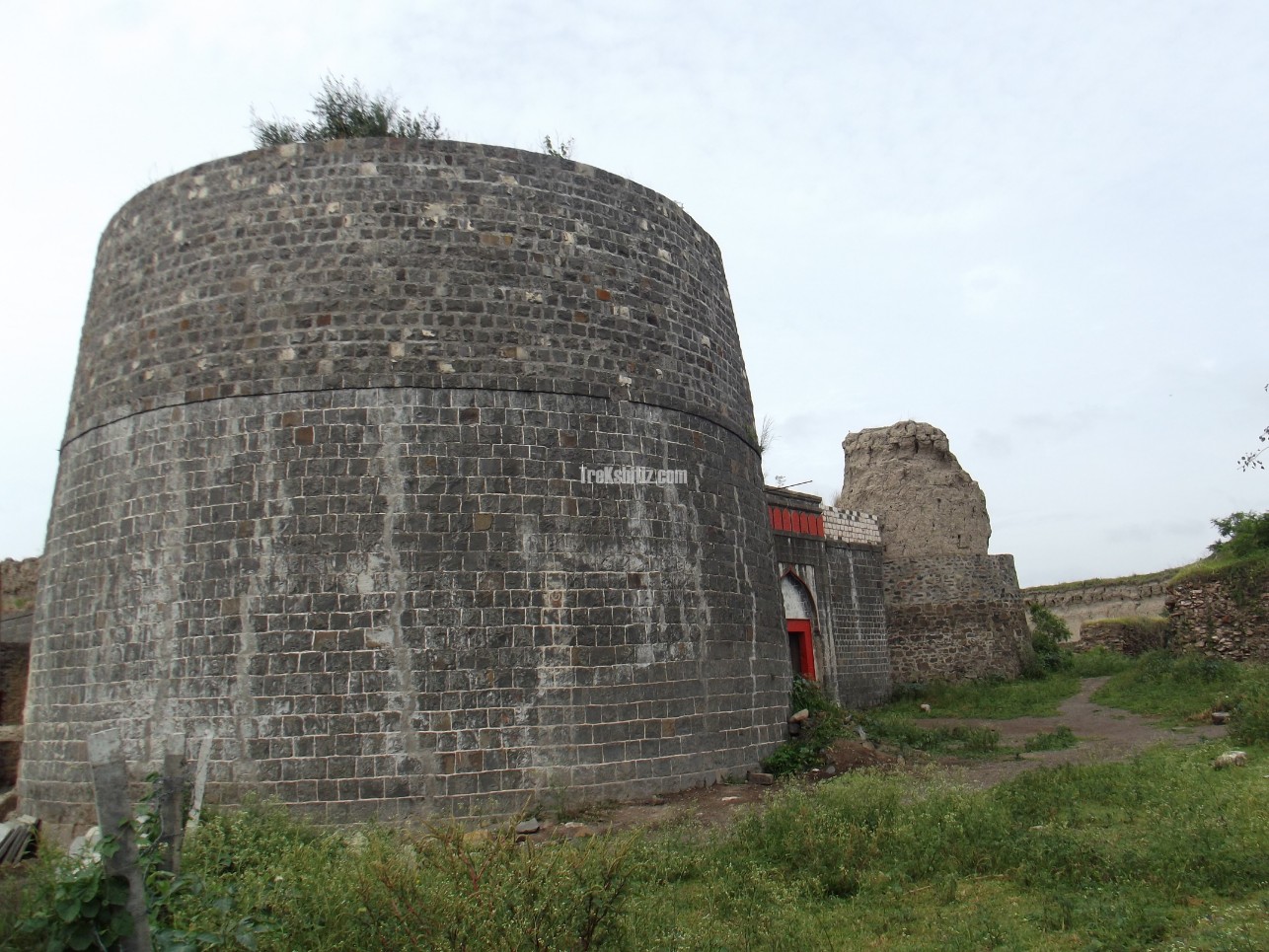 Dhotri Fort (Gadhi)